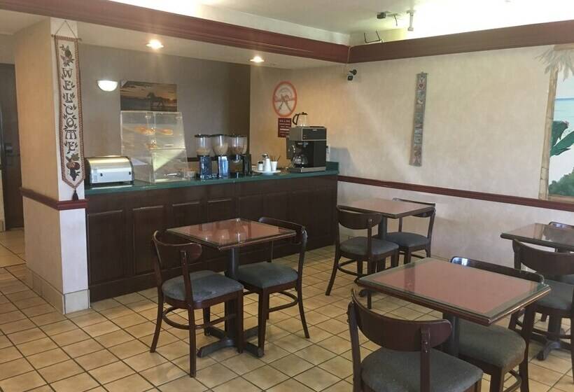 酒店 Derby Inn & Suites