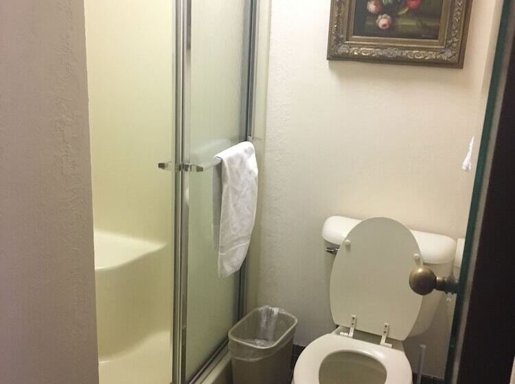 酒店 Derby Inn & Suites