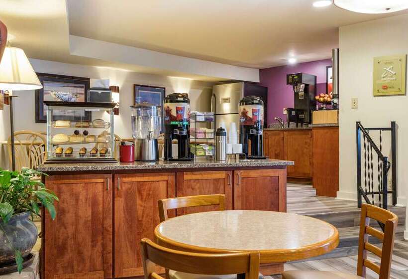 Отель Econo Lodge Cherokee Near River Park