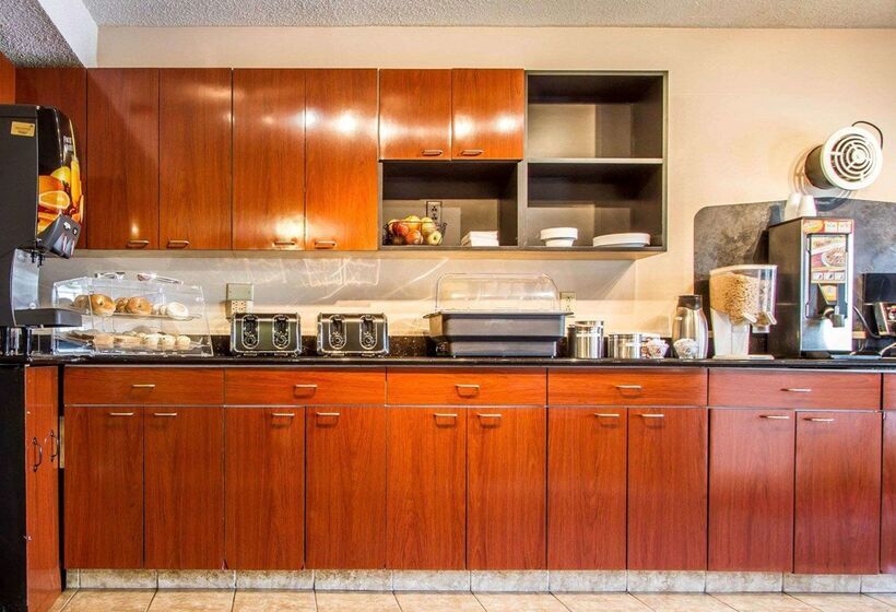 فندق Econo Lodge Freeport  Brunswick Area