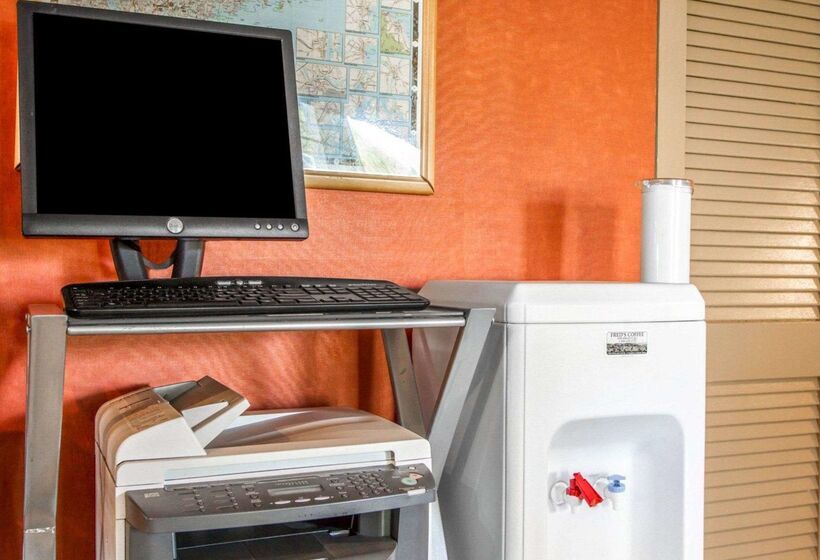 فندق Econo Lodge Freeport  Brunswick Area