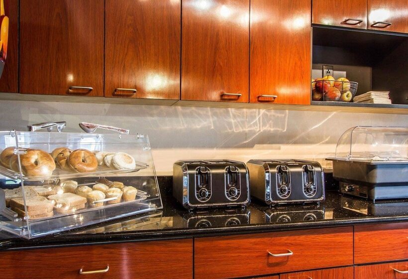 فندق Econo Lodge Freeport  Brunswick Area