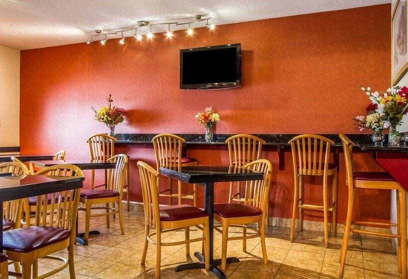 فندق Econo Lodge Freeport  Brunswick Area