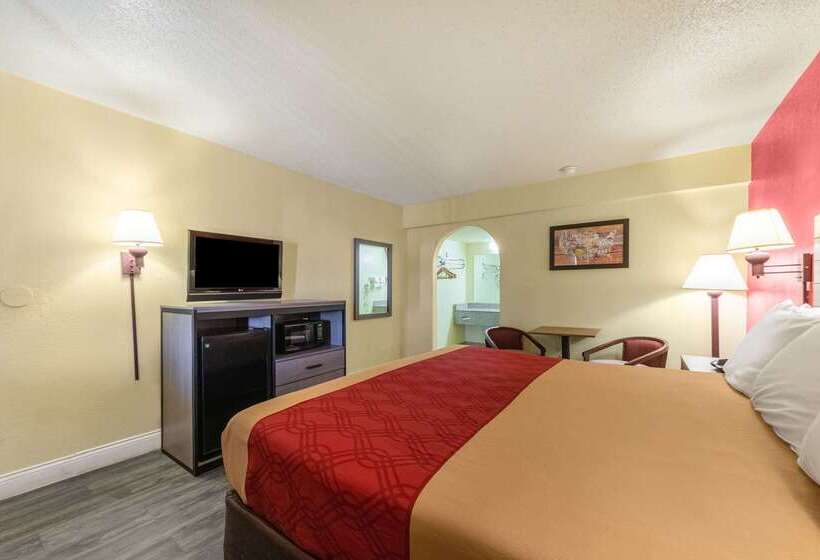 Отель Econo Lodge San Marcos University Area