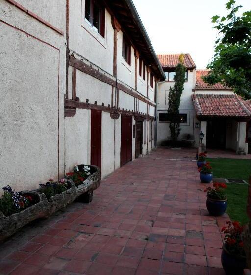 בית מלון כפרי El Rancho