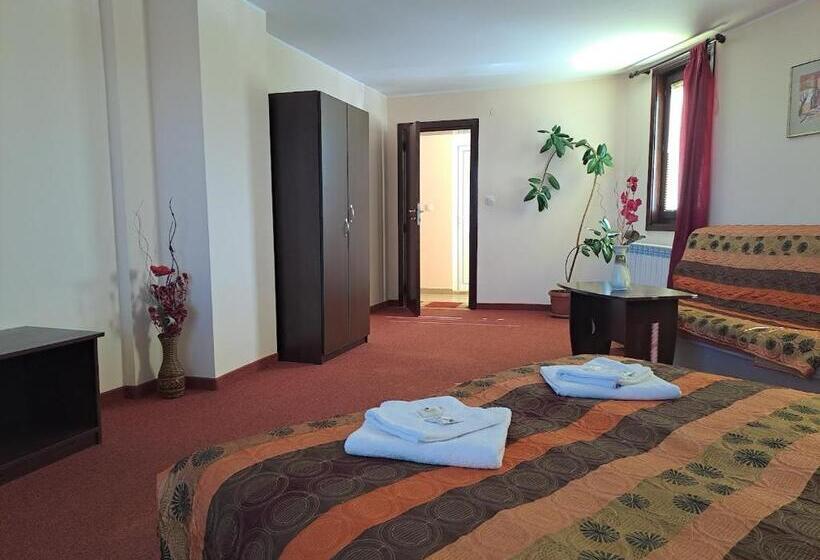 Family Hotel Elena