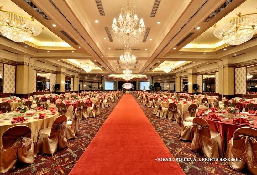 هتل Grand Aquila