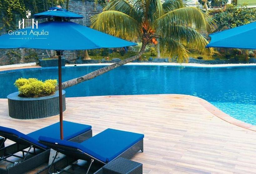 Отель Grand Aquila