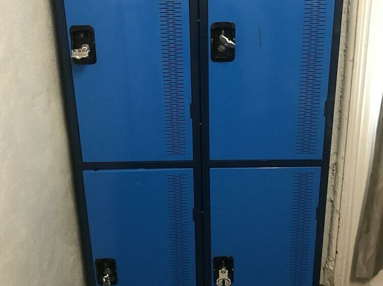 هتل Home Backpackers