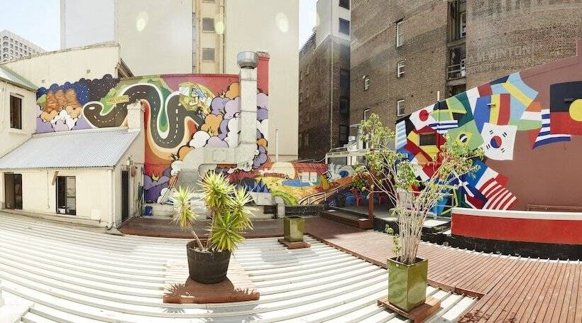 هتل Home Backpackers