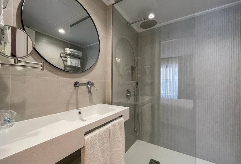 酒店 Quatre Llunes