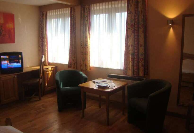 ホテル Hôtel Restaurant N 4