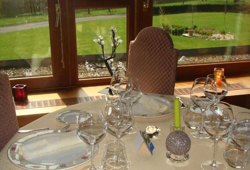 ホテル Hôtel Restaurant N 4