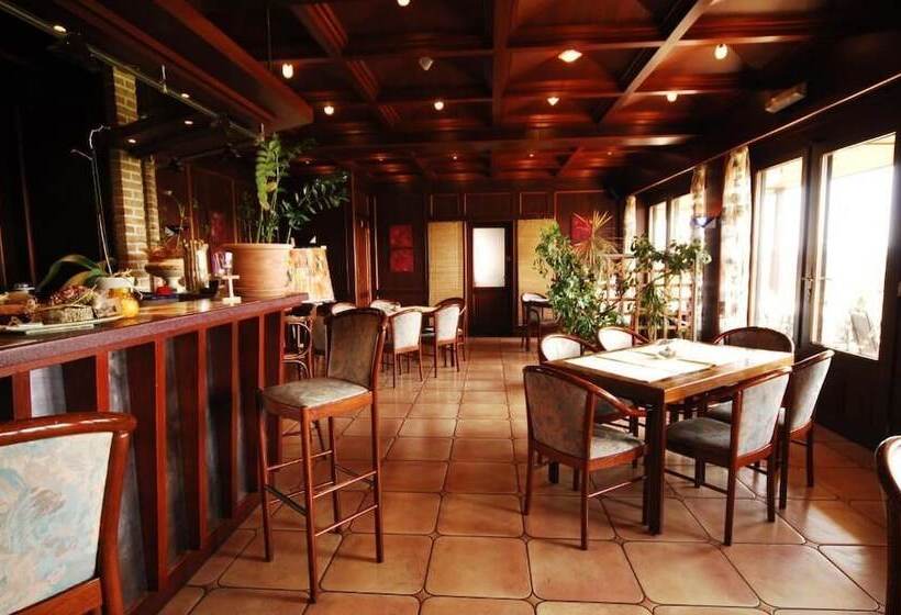 ホテル Hôtel Restaurant N 4