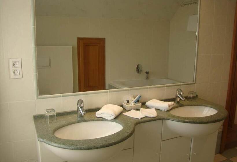 ホテル Hôtel Restaurant N 4