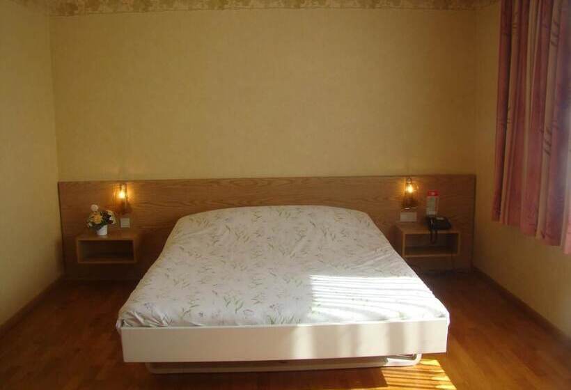 ホテル Hôtel Restaurant N 4