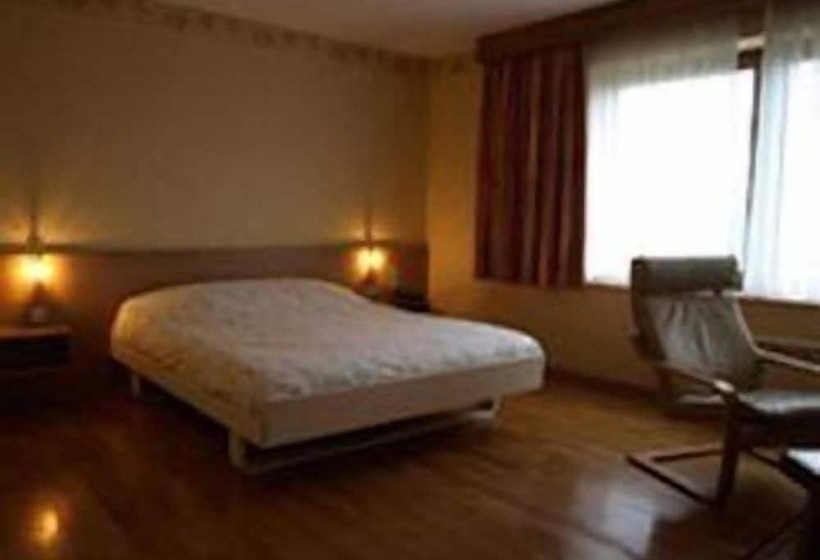 ホテル Hôtel Restaurant N 4