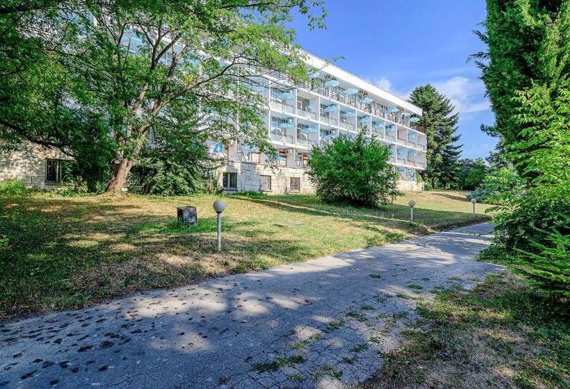 فندق International House Of Journalists Resort