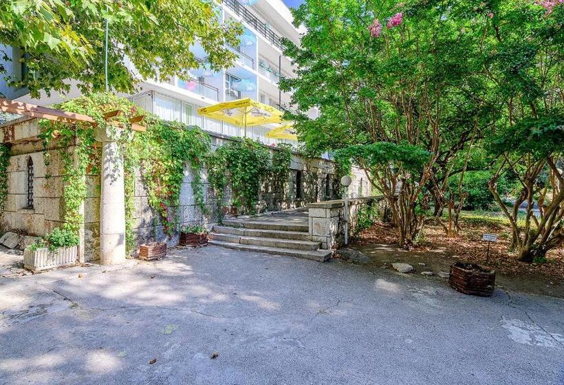 فندق International House Of Journalists Resort