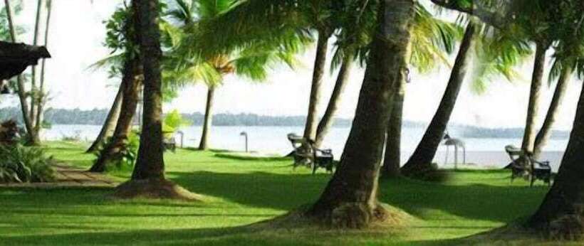 هتل Kayaloram Heritage Lake Resort