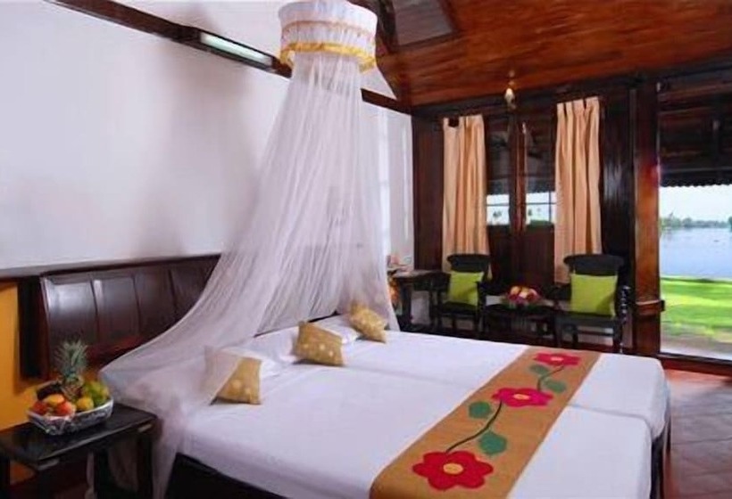 هتل Kayaloram Heritage Lake Resort