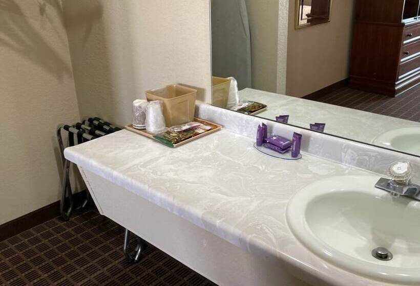 فندق Knights Inn & Suites Emporia