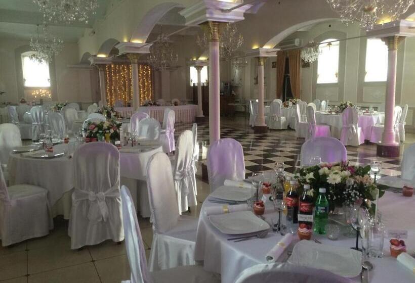 בית מלון כפרי Komfort Inn   Dwór Hubertus