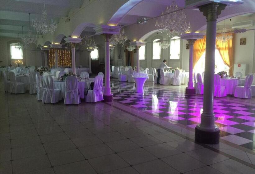 בית מלון כפרי Komfort Inn   Dwór Hubertus