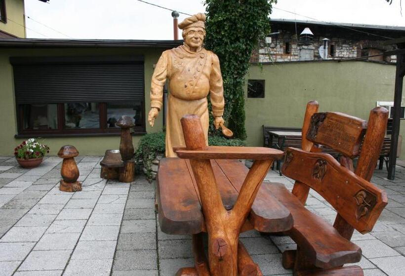 בית מלון כפרי Komfort Inn   Dwór Hubertus