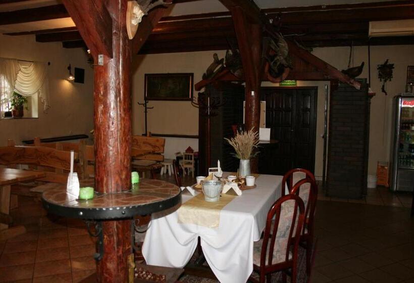 בית מלון כפרי Komfort Inn   Dwór Hubertus