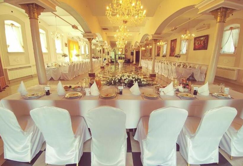 בית מלון כפרי Komfort Inn   Dwór Hubertus