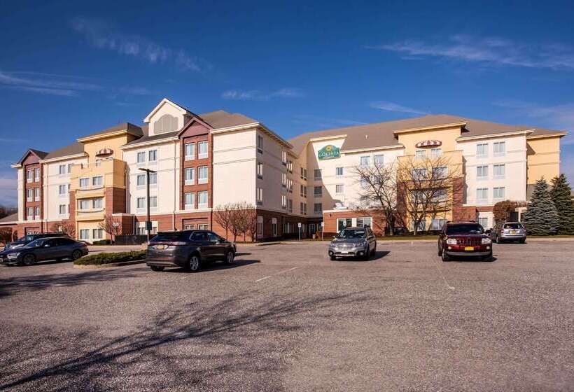 هتل La Quinta By Wyndham Islip   Macarthur Airport