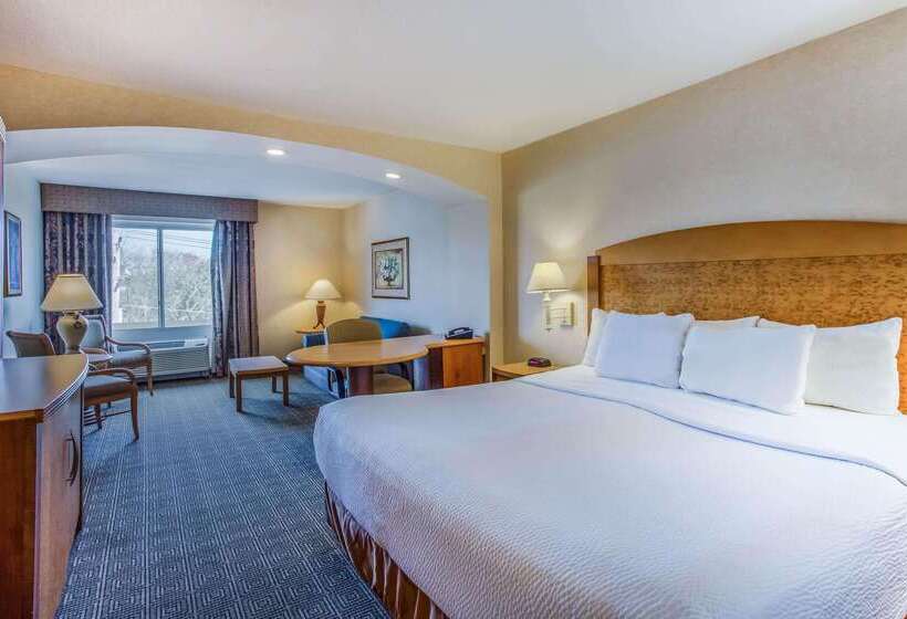 هتل La Quinta By Wyndham Islip   Macarthur Airport