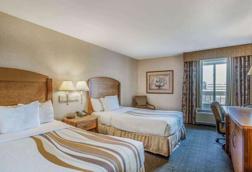 هتل La Quinta By Wyndham Islip   Macarthur Airport