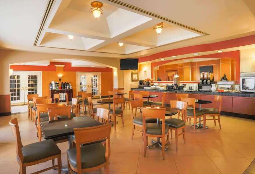 فندق La Quinta By Wyndham Islip   Macarthur Airport