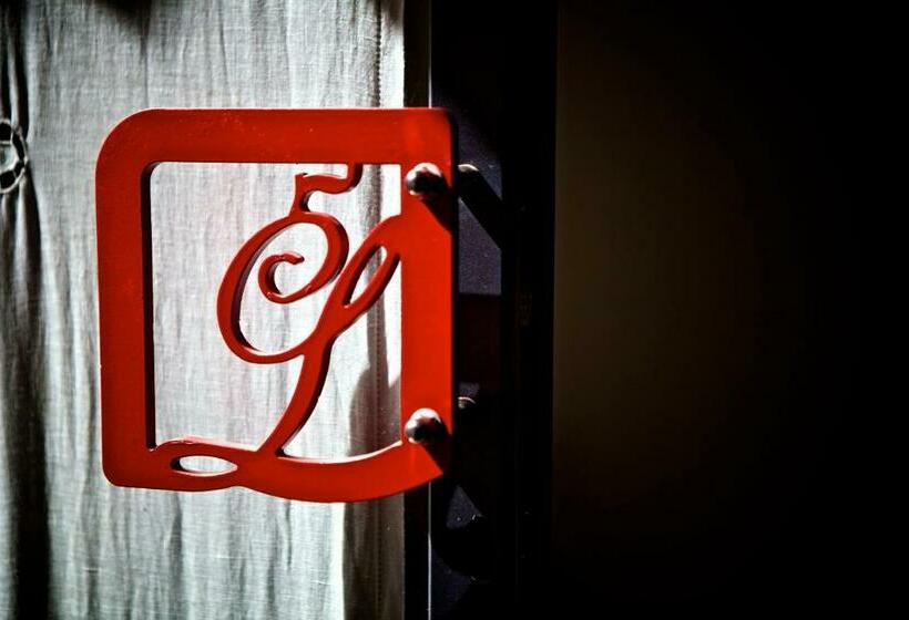 Отель Le Cinque Luci