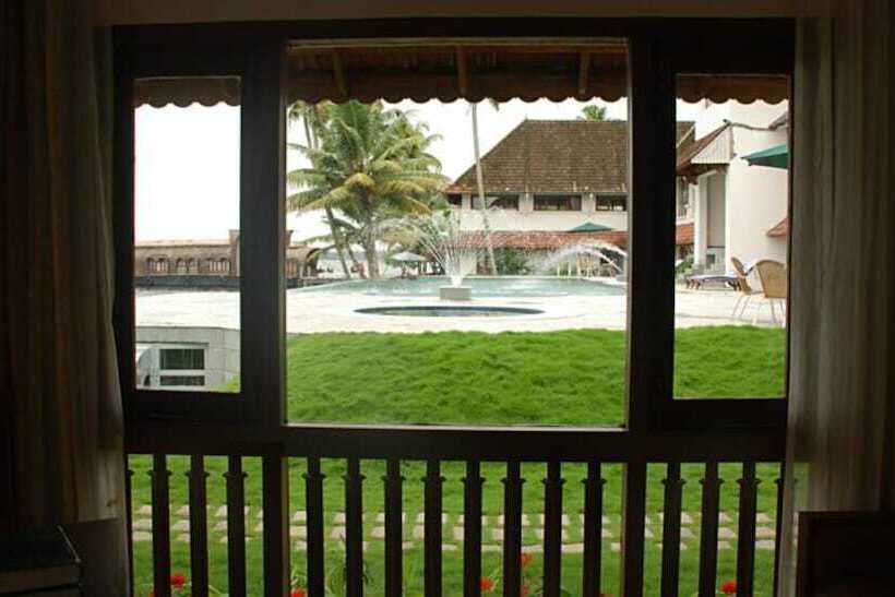 فندق Lemon Tree Vembanad Lake Resort, Kerala