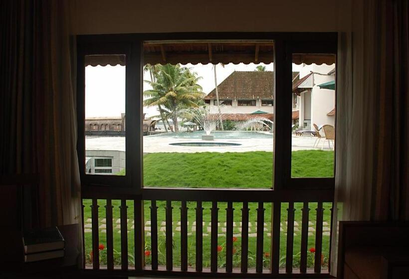 فندق Lemon Tree Vembanad Lake Resort, Kerala