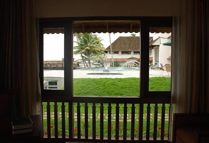 فندق Lemon Tree Vembanad Lake Resort, Kerala