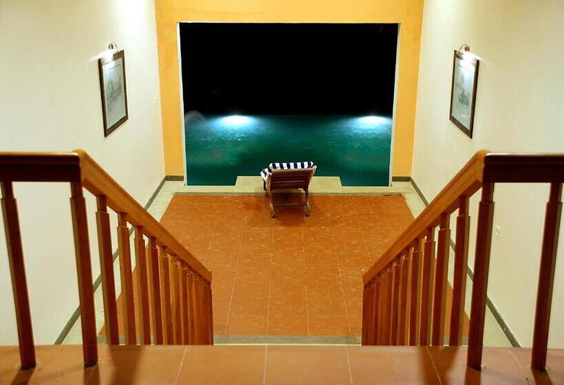 فندق Lemon Tree Vembanad Lake Resort, Kerala