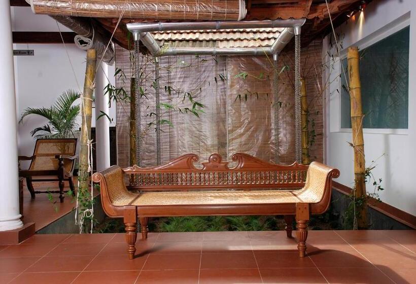 فندق Lemon Tree Vembanad Lake Resort, Kerala