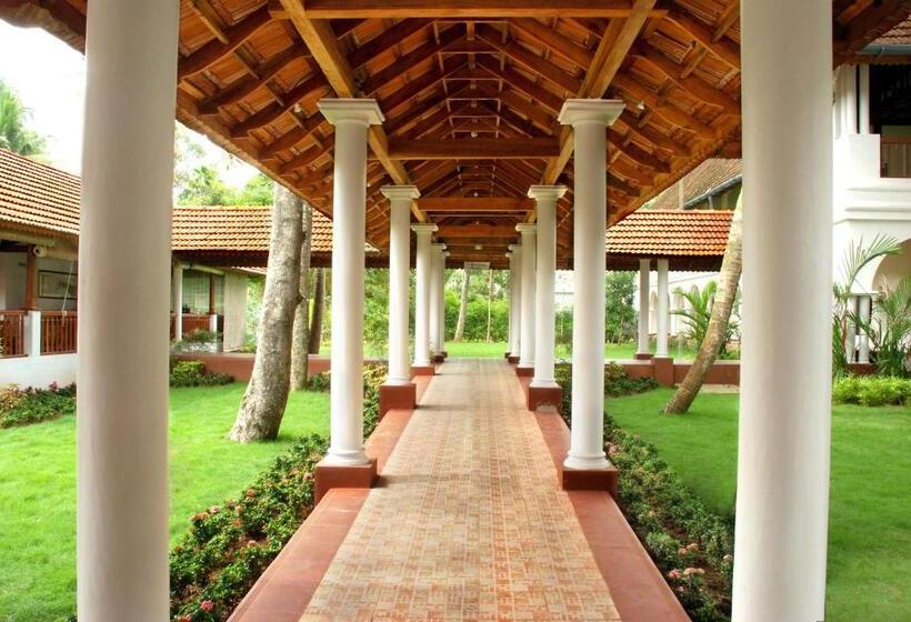 فندق Lemon Tree Vembanad Lake Resort, Kerala