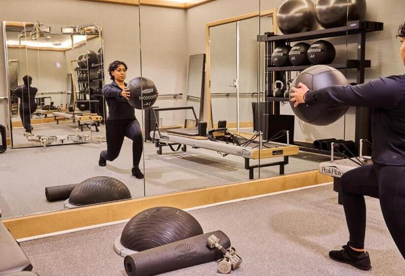 Отель Mandarin Oriental Boston