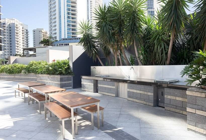 هتل Mantra Circle On Cavill