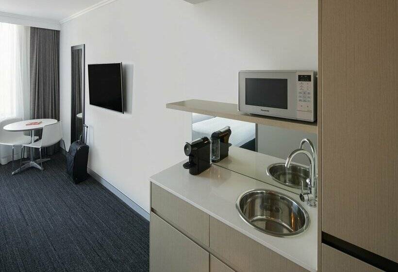هتل Mercure Sydney Bankstown