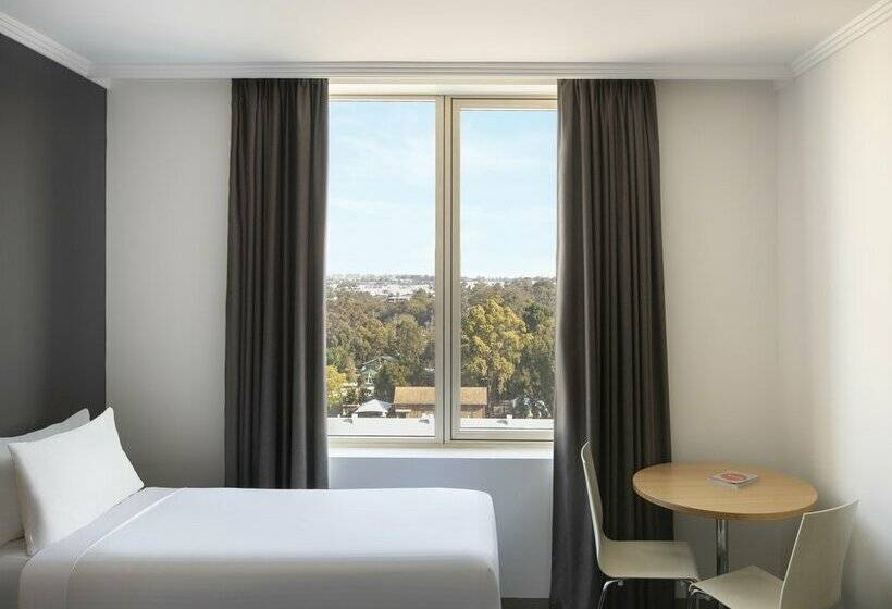 هتل Mercure Sydney Bankstown