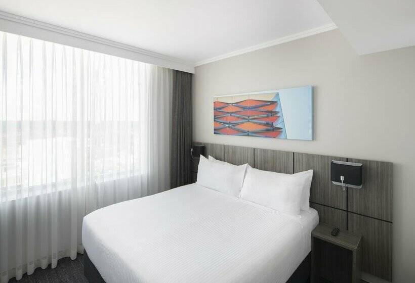 هتل Mercure Sydney Bankstown