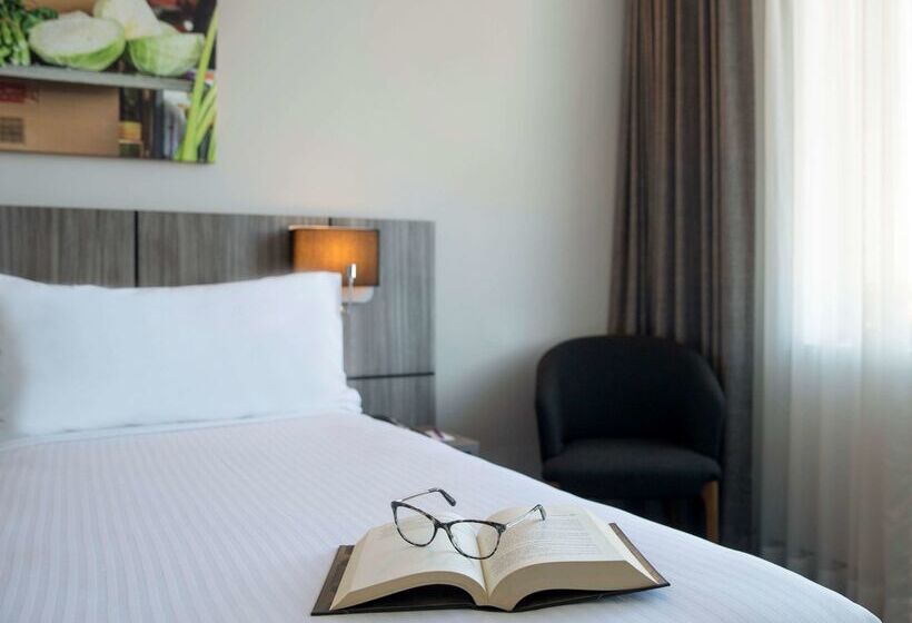 هتل Mercure Sydney Bankstown