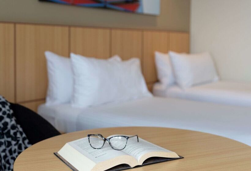 هتل Mercure Sydney Bankstown