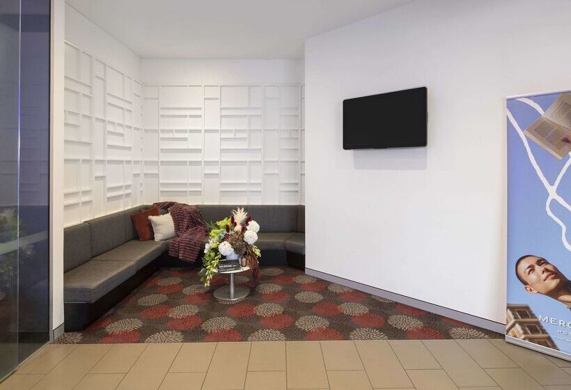 هتل Mercure Sydney Bankstown